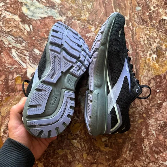 Womens Black Brooks Running Athletic Shoes - Picture 7 of 8